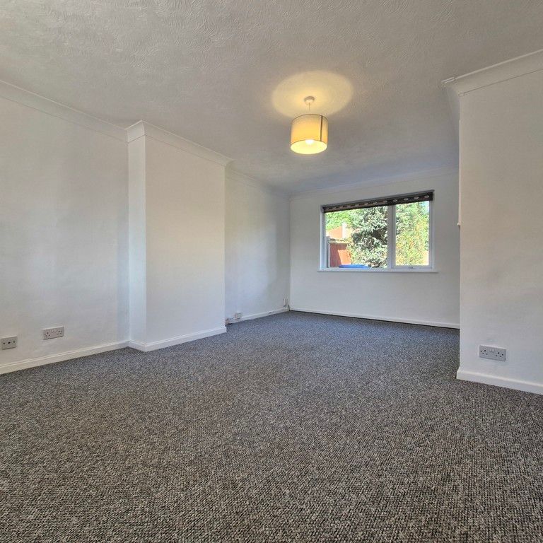 3 bedroom semi-detached to let - Photo 1