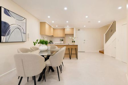 Beautifully Presented Dual Level, 'North East' Facing Townhouse Style Family Apartment - Photo 4