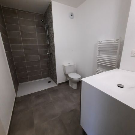 Location Appartement 2 pièces 44m² NIMES 30000 - Photo 5