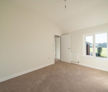 2 bedroom semi-detached house to rent - Photo 5