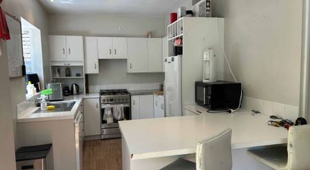 Student Accommodation Available - Photo 3