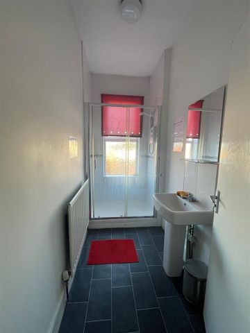 1 Beds - House share - - Photo 3