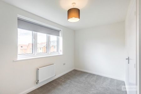 3 bedroom semi-detached house to rent - Photo 4