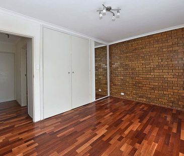 POSITION PERFECT! - Photo 1