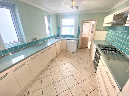 4 bedroom terraced house to rent - Photo 5