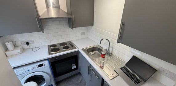 1 bedroom flat to rent - Photo 2