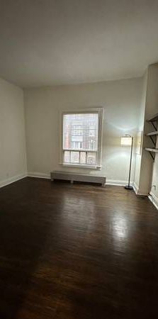 $2,400 / 1.5BED-1BATH SECOND FLOOR APARTMENT ON QUEEN ST - Photo 1