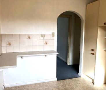 Great Family home ideal location - Photo 5