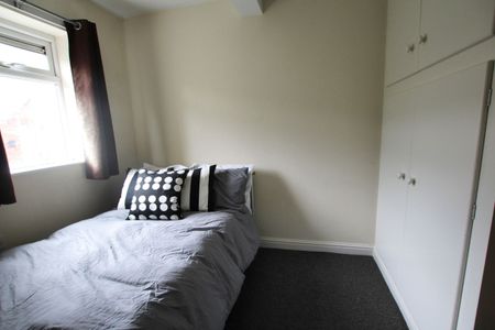 4 bedroom terraced house to rent - Photo 5