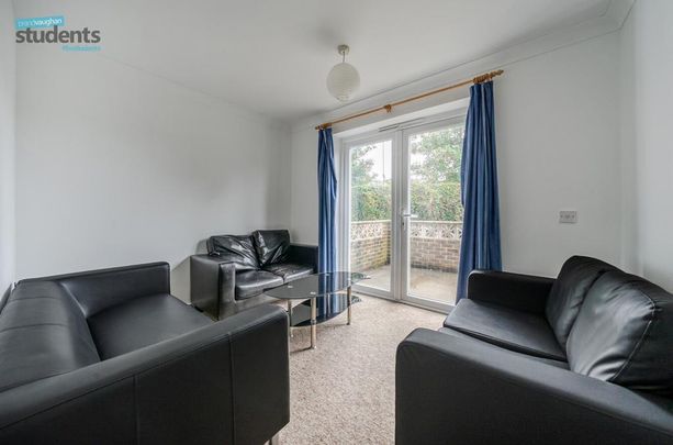 4 bedroom semi-detached house to rent - Photo 1