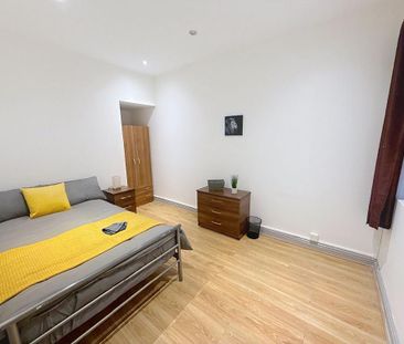 4 bedroom terraced house to rent - Photo 6