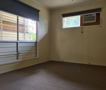 THREE BEDROOM HOME WITH AC THROUGHOUT AND DOUBLE BAY SHED - Photo 2