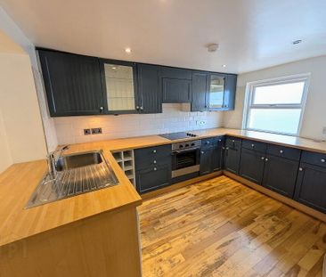 35 Groomsport Road, Bangor, BT20 5LW - Photo 2
