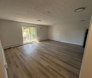 For Lease - 4422 Huron Street Unit# 406, Niagara Falls, Ontario - Photo 1