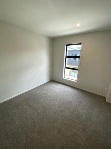 BRAND NEW TOWNHOUSE LOCATED IN MATAI PARK; THE STRAND IS WHERE YOU WANT TO LIVE!! - Photo 3