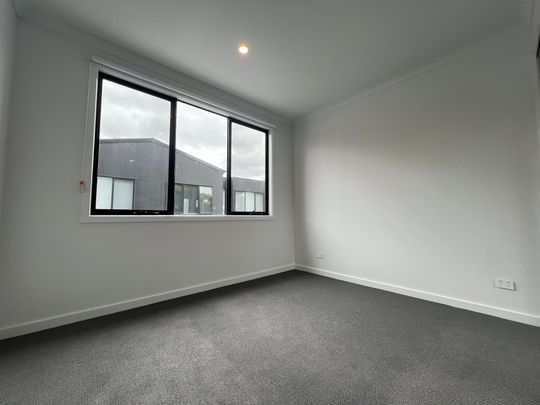 2-Bedroom Townhouse in Prime Location - Photo 1