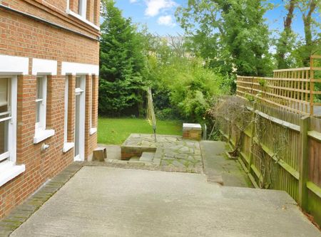 2 bedroom ground floor maisonette to rent - Photo 2