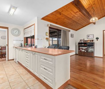Charming Family Home - Photo 4