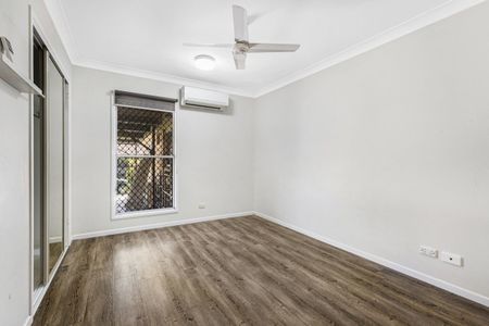 Spacious 4 bedroom home with dual living space - Photo 4