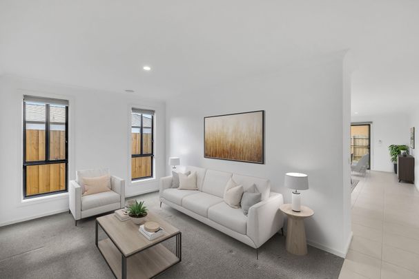 Spacious Family Home! - Photo 1