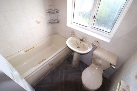 3 bedroom semi-detached house to rent - Photo 4