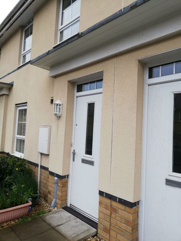 Apply Online – Welsh Housing Partnership Property – 3 Bed House, Ynys Y Wern, Port Talbot – Minimum household income £23K PA from a salary (not including benefits) - Photo 2