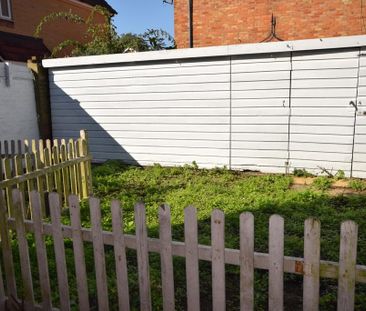 3 bedroom end of terrace house to rent - Photo 3