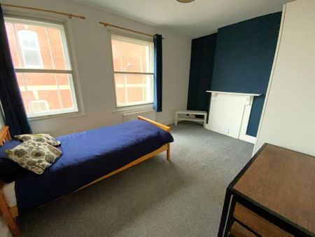 1 bedroom in a house share to rent - Photo 5