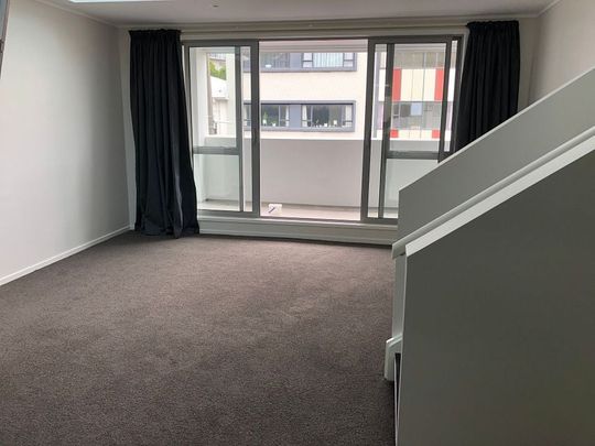 Large 4 Bedroom Apartment - Photo 1