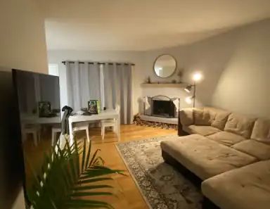 Main floor three bedroom suite | 5842 Dalgleish Road Northwest, Calgary - Photo 1