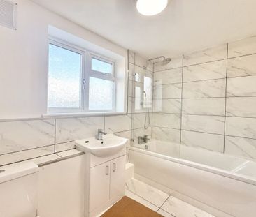 2 bed House Brickfield Cottages, SS4 - Photo 6