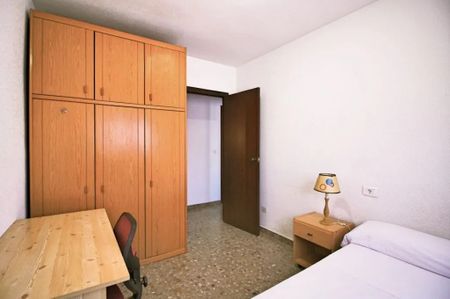 Carrer de Xalans, Valencia, Valencian Community 46022 - Photo 3