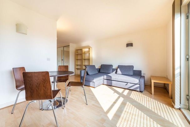 Studio to rent - Photo 1