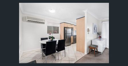 Stylish Greenslopes Living with Space to Spare! - Photo 3