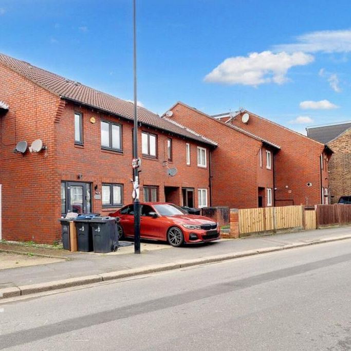 2 bedroom terraced house to rent - Photo 1