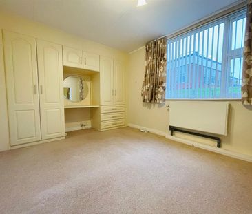 1 Bed Flat - Photo 2