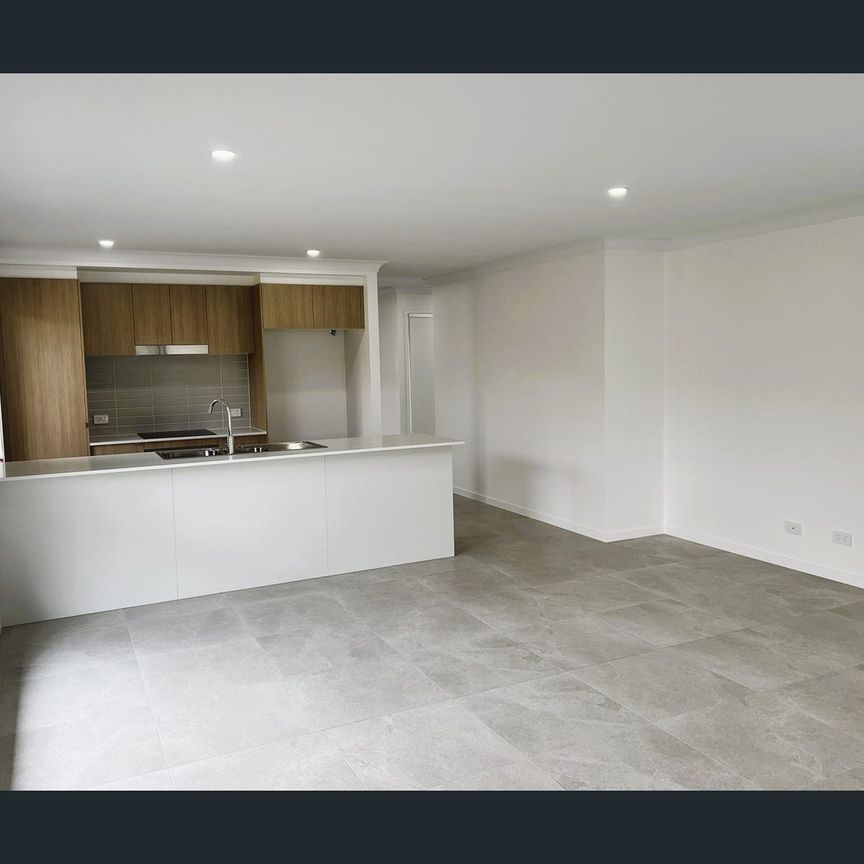 20 Flame Tree Road, Cotswold Hills, Qld 4350 - Photo 1