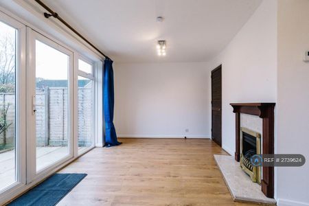 3 bedroom semi-detached house to rent - Photo 3