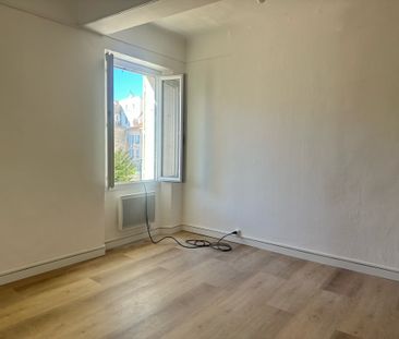 Location Appartement 2 pièces 47m² TOULON 83000 - Photo 4