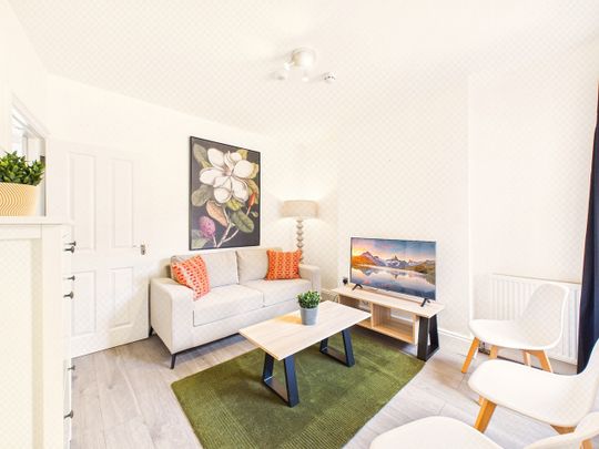 4 Bed Terraced House, Ridgway Road, LU2 - Photo 1