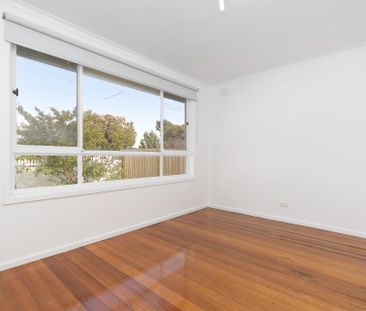 PRIME POSITION | MODERN COMFORT | FRANKSTON HIGH SCHOOL ZONE - Photo 4