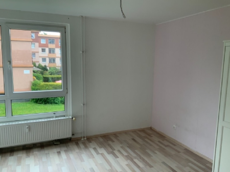 4-Zimmer-Wohnung mit Balkon und modernem Wannenbad und Gäste-WC - Foto 2