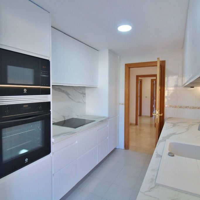 4 room luxury Flat for rent in Alicante, Valencia - Photo 1