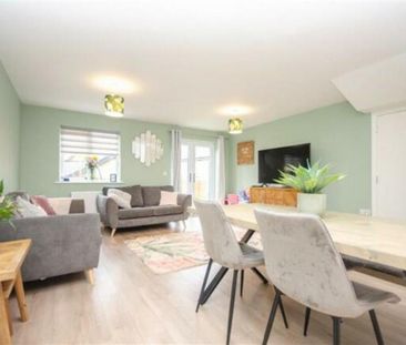 4 bedroom detached house to rent - Photo 1