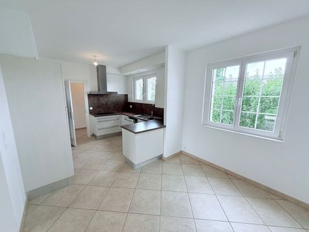 Charming semi-detached villa with 7 rooms in Vessy - Photo 3