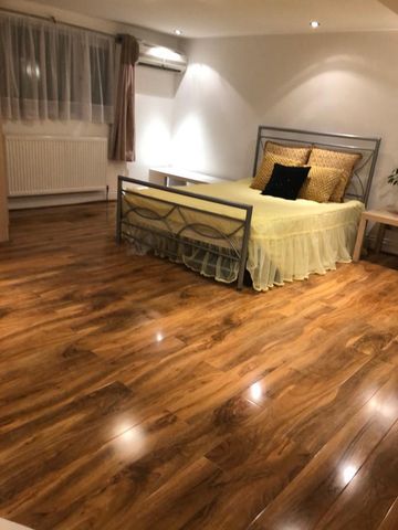 4 bed Flat To Let - Photo 4