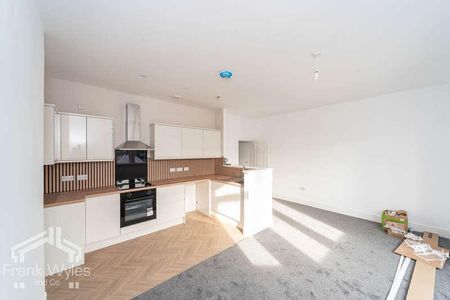 St Annes Road West, Lytham St Annes, Lancashire, FY8 - Photo 5