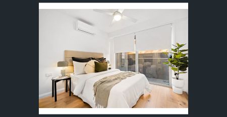 CONTEMPORARY STYLE AND SOPHISTICATION IN EXCEPTIONAL LOCATION - Photo 4