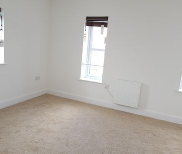 2 bedroom semi-detached house to rent - Photo 2