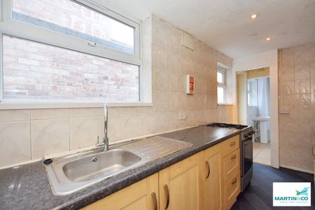 2 bedroom terraced house to rent - Photo 2